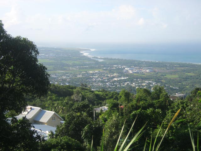 La côte vers Saint-Louis. Au centre : l'Etang Salé les Hauts