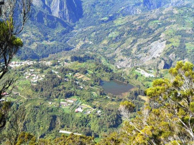 Au sommet, presque plat, nouveaux panoramas sur le Cirque
