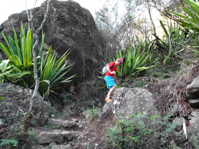 Les lacets après le gué, avant de trouver le départ du sentier