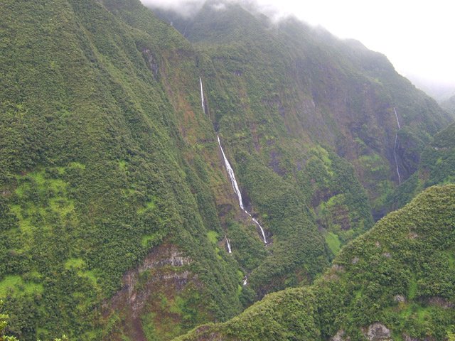 Les cascades du Bras Magasin se jettent dans la Rivière des Marsouins