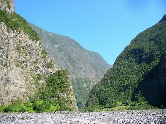 Le rempart vers le Nez de Boeuf, beaucoup plus haut