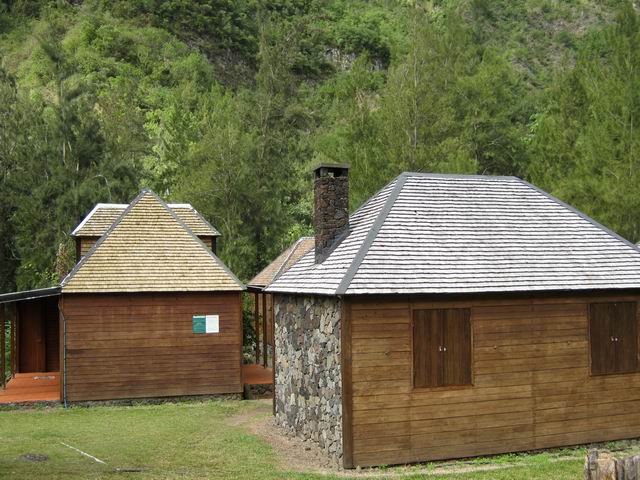 Le gîte des Remparts à la fin du village, vers le Nez de Boeuf