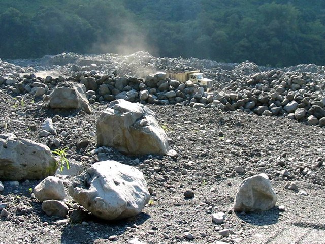 Circuit 1 : Galets, camions, bruit et poussière au programme en semaine