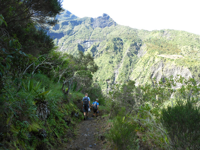 Descente rapide en direction de la rivière
