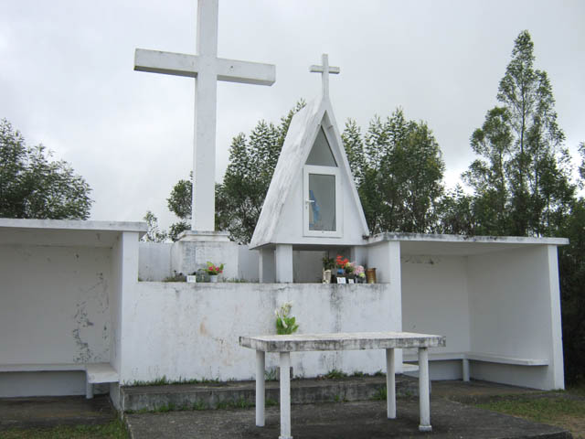 Le monument dédié à la Vierge au sommet