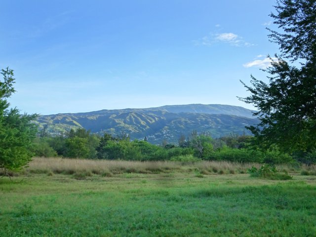 La plaine centrale et les premiers points de vue sous le soleil levant