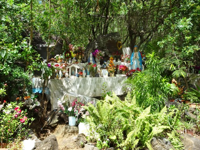 Suivre le parcours jusqu'à ce remarquable oratoire puis bifurquer à gauche