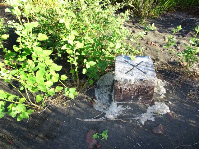 La borne sommitale indique l'année, pas l'altitude !