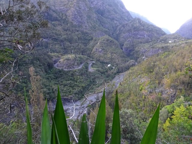 On domine les lacets du Pavillon qu'il faudra affronter en fin de randonnée