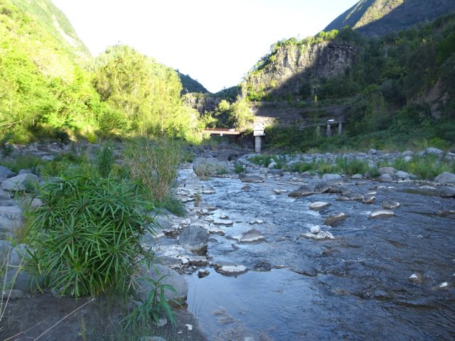 Arrivée au barrage du Pavillon avant d'entamer la remontée de la RN5 vers le Burel