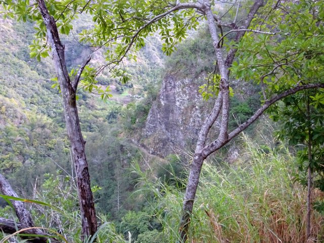 Une grande partie du sentier est en corniche