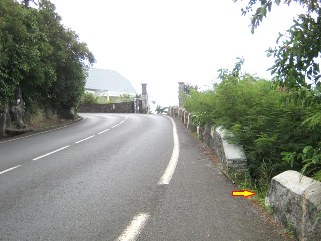 Terminus près de la grande case blanche, à la Montagne