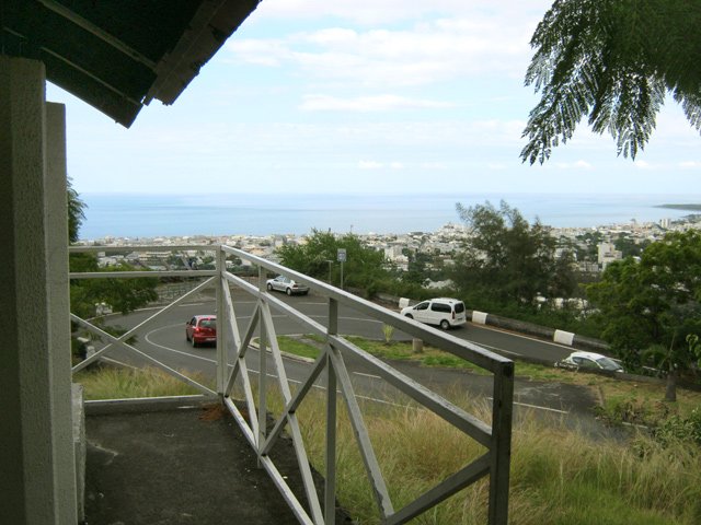 Le kiosque près des canons