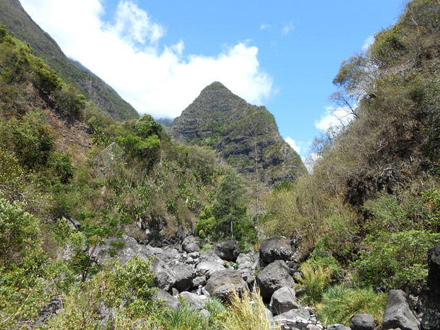 Une idée des rochers qui tapissent le fond de la rivière en fin de parcours