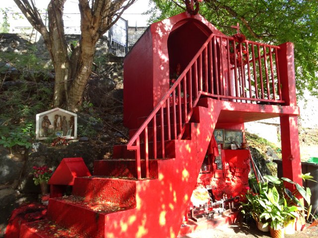 Cet oratoire très original est à visiter absolument, au moins au retour