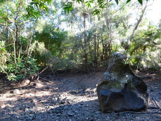 Passage au plus près d'une mare à sec qui a peut-être donné son nom à la Région ?
