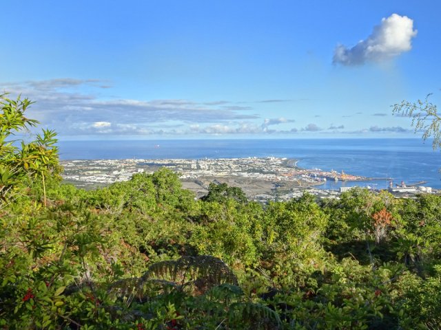 Larges et nombreux panoramas sur Le Port et la côte