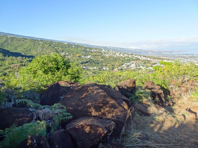 Le regard porte également vers Saint-Paul et le Cap Lahoussaye