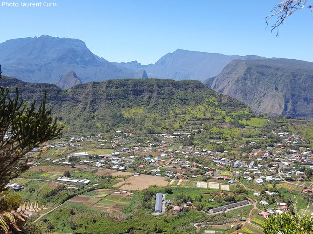 Vue sur Grand Coin et le Cirque de Mafate depuis le Piton Grand Bazar