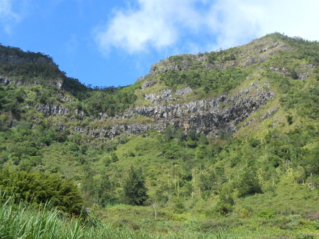 Vue sur le col vers la Roche Verre Bouteille depuis le point de départ