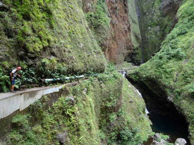 Les derniers 100 m sont vertigineux. Tenir la main courante