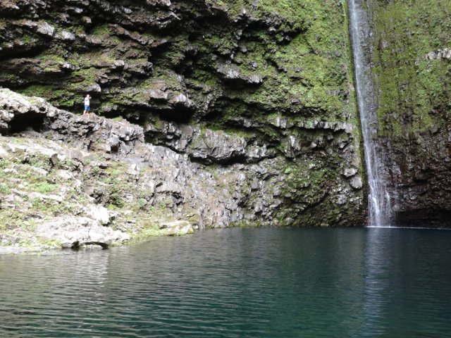 D'autres petites grottes en rive droite s'atteignent facilement
