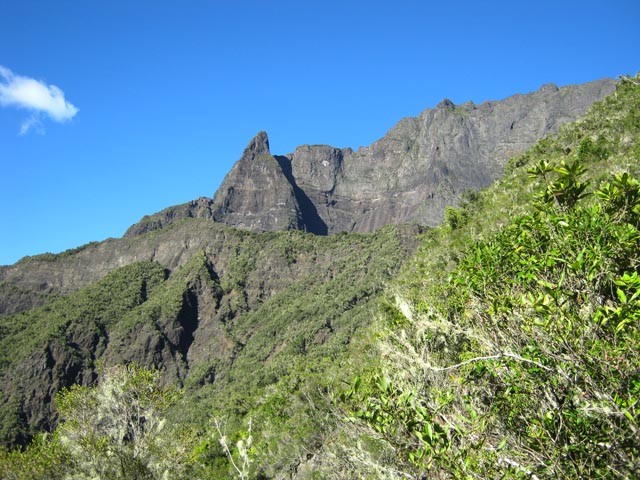 Les pentes du Grand Bénare dans la montée au Taïbit