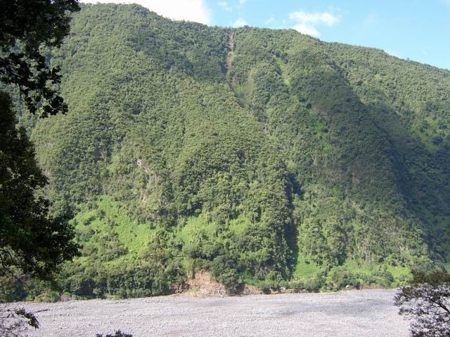 Vue sur le rempart de la Petite Plaine depuis le Corymbis