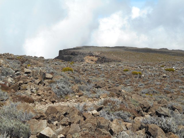 La dernière partie grimpe plus de 300 mètres dans les cailloux