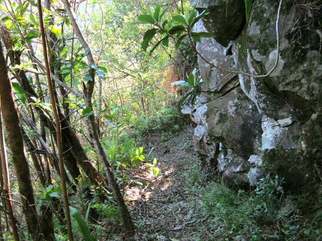 On longe une partie rocheuse