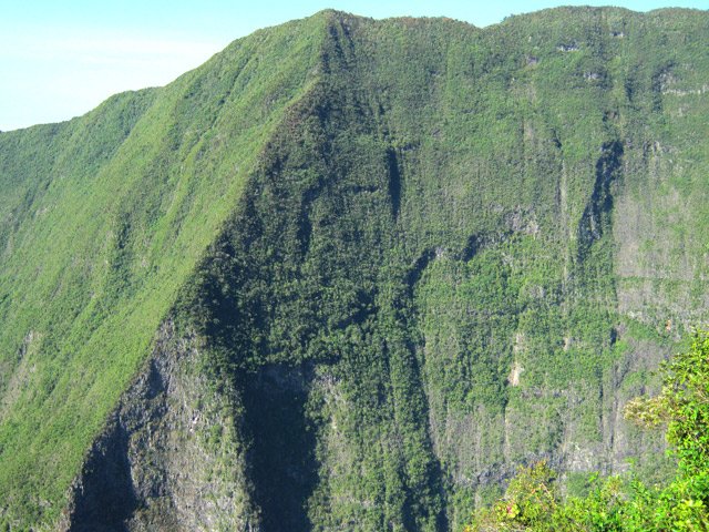 L'Aplomb de Dimitile et le Piton du Rond vers la Plaine des Grègues