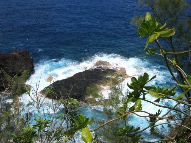 Rocher battu par les flots