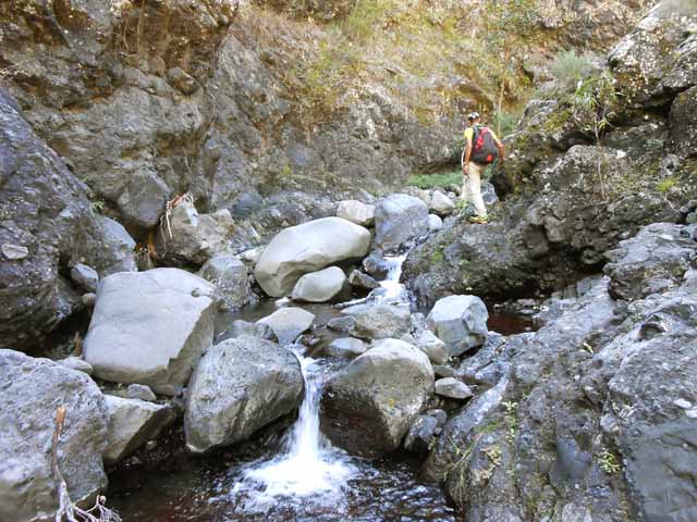 Une idée du cheminement dans les gros galets