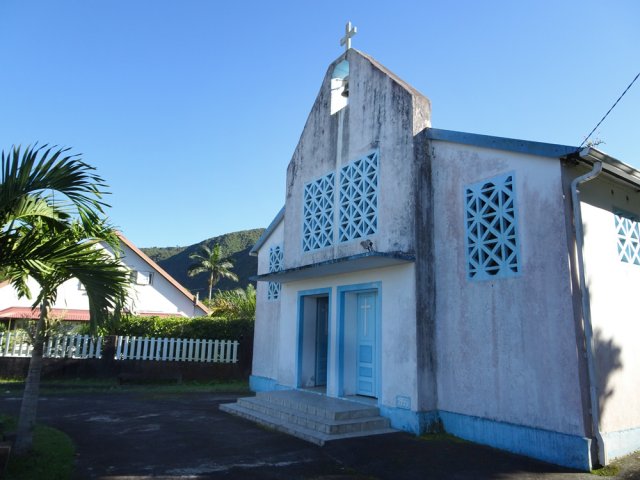 Un court détour est possible pour se rapprocher de l'église