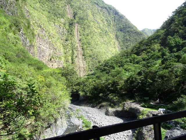 Vue sur le Bras de la Plaine depuis les larges passerelles