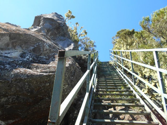 Elle est très haute mais bien protégée par des rambardes
