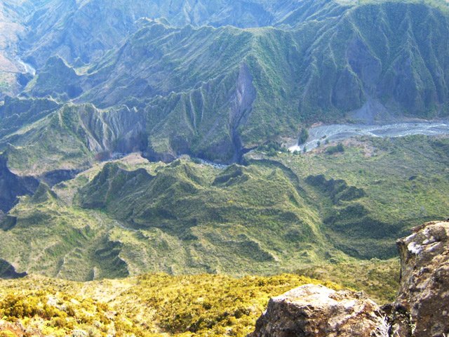 Beaux points de vue sur Mafate et la Rivière des Galets