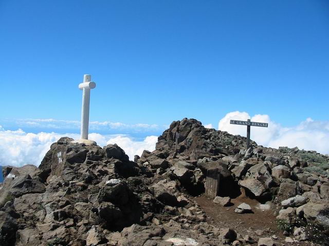 Le sommet caillouteux du Grand Bénare à 2898 m