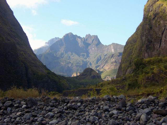Le Gros Morne et le Piton des Neiges depuis la Rivière des Galets