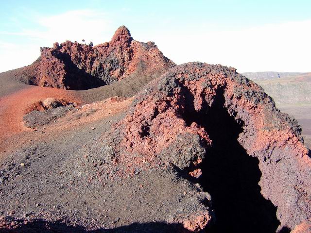 Attention de ne pas glisser au fond des cratères dont on distingue mal le fond