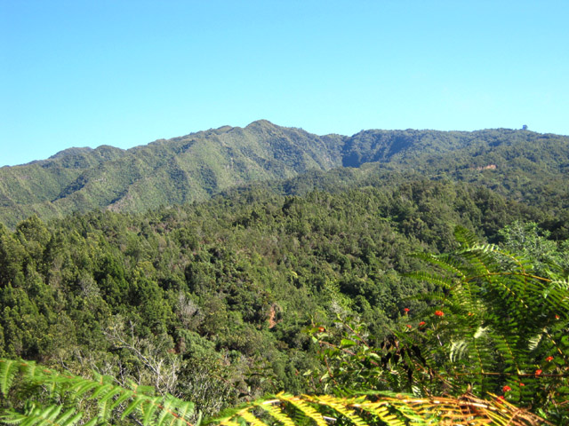Beaux panoramas sur la chaîne du Dimitile