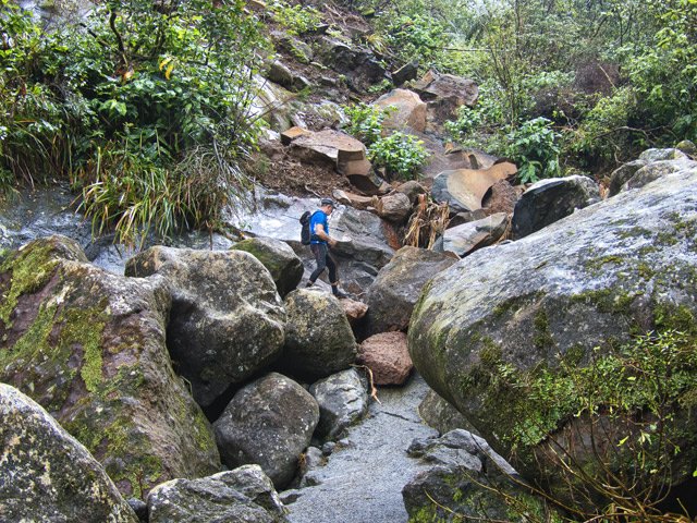 Le passage de l'éboulis reste très dangereux et il est plus prudent de revenir en arrière