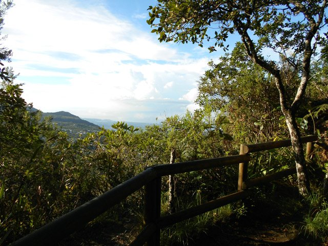 Arrivée à la fenêtre pour un point de vue sur les Makes