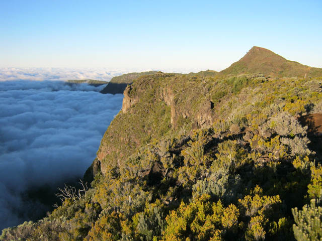 Le Nez de Boeuf et la Vallée des Remparts sous les nuages