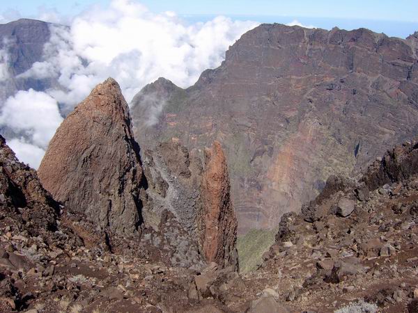 Le formidable à-pic sur Cap Bouteille et les Salazes depuis le sommet