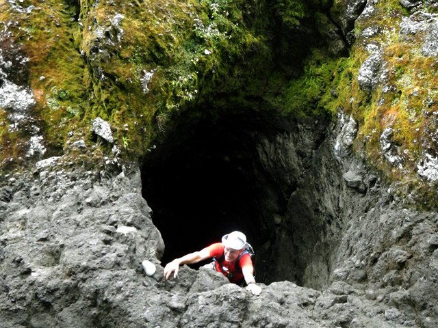Marsouins aval : Une grotte ludique et sans danger en face des Hirondelles