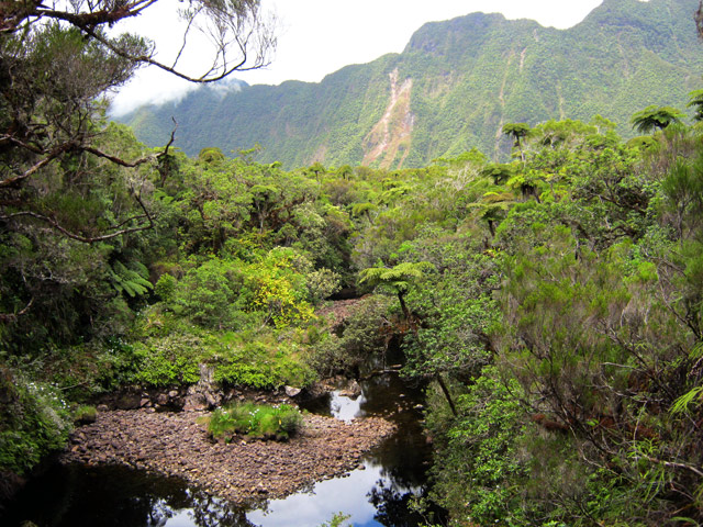 Chansons : le premier cassé qui peut se contourner en prolongeant le sentier