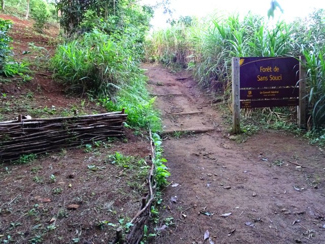 Le panneau du Conseil Général, début officiel du sentier