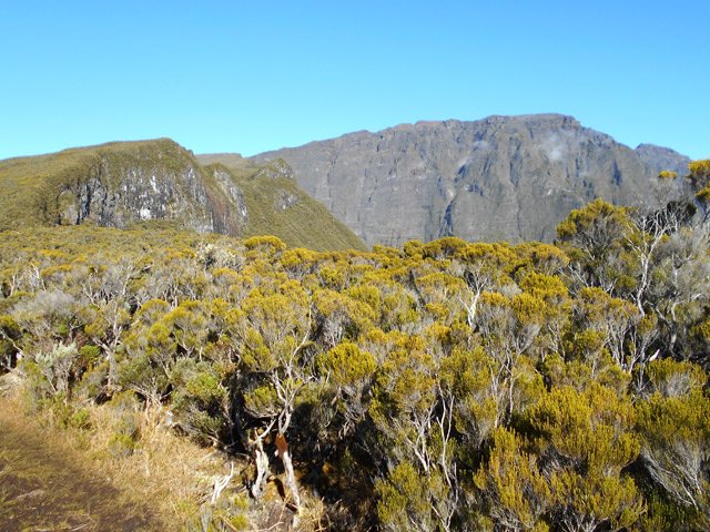 Le Cap Anglais approche, facilement reconnaissable à la fracture de la falaise