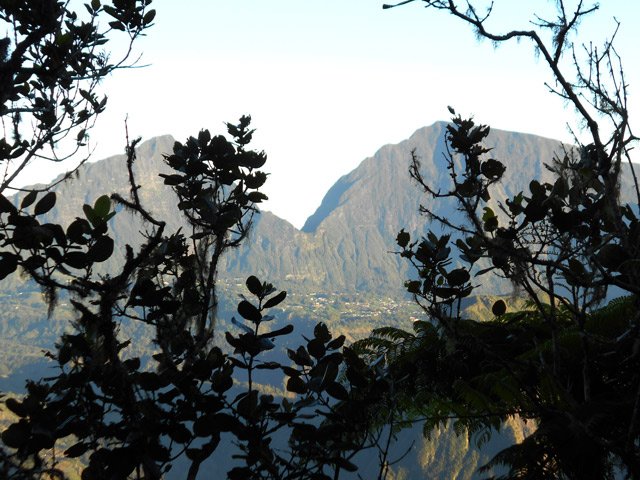 Les panoramas sur le cirque sont cachés par la végétation